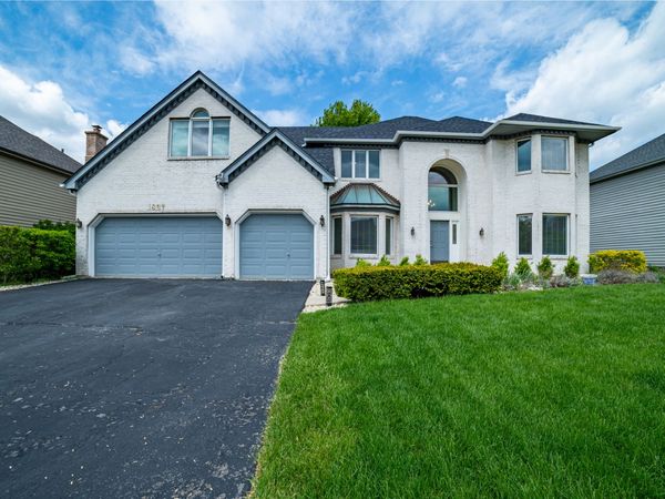 1837 Auburn Avenue , Naperville, IL 60565