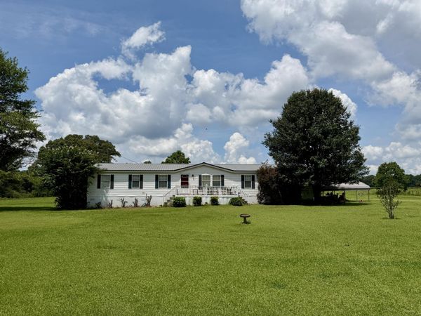 6 Hubert Edwards Dr., Richton, MS 39476