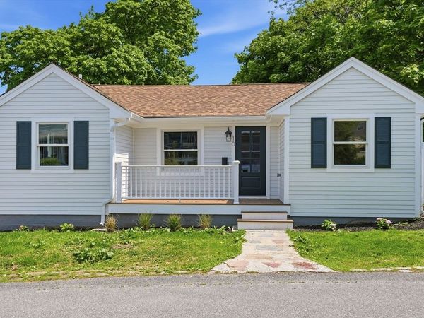 10 Mayflower Ave, Hull, MA 02045