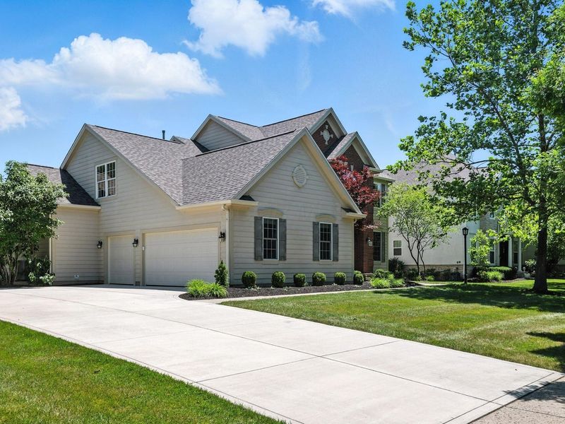 8066 Summerhouse Drive W, Dublin, OH 43016 Photo 4