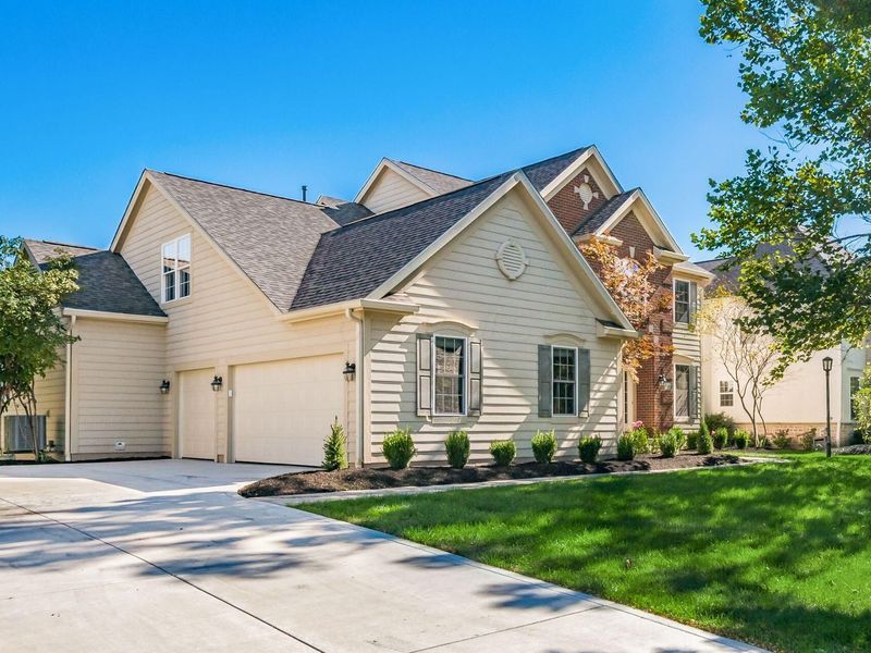 8066 Summerhouse Drive W, Dublin, OH 43016 Photo 5
