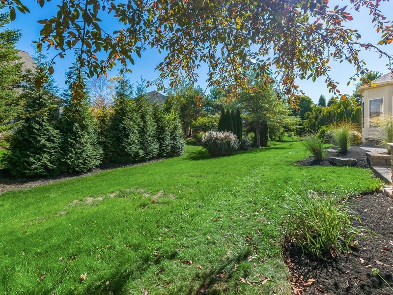 8066 Summerhouse Drive W, Dublin, OH 43016 Photo 6