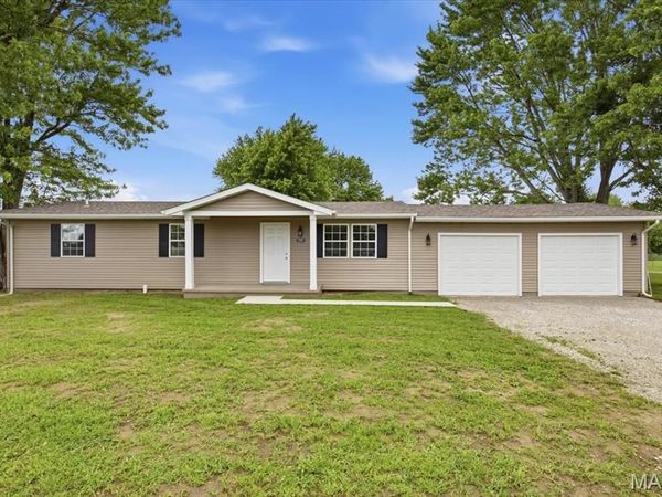 913 Apple Street , Keyesport, IL 62253