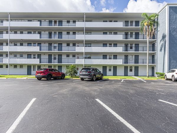 950 Hillcrest Drive, Unit 514, Hollywood, FL 33021