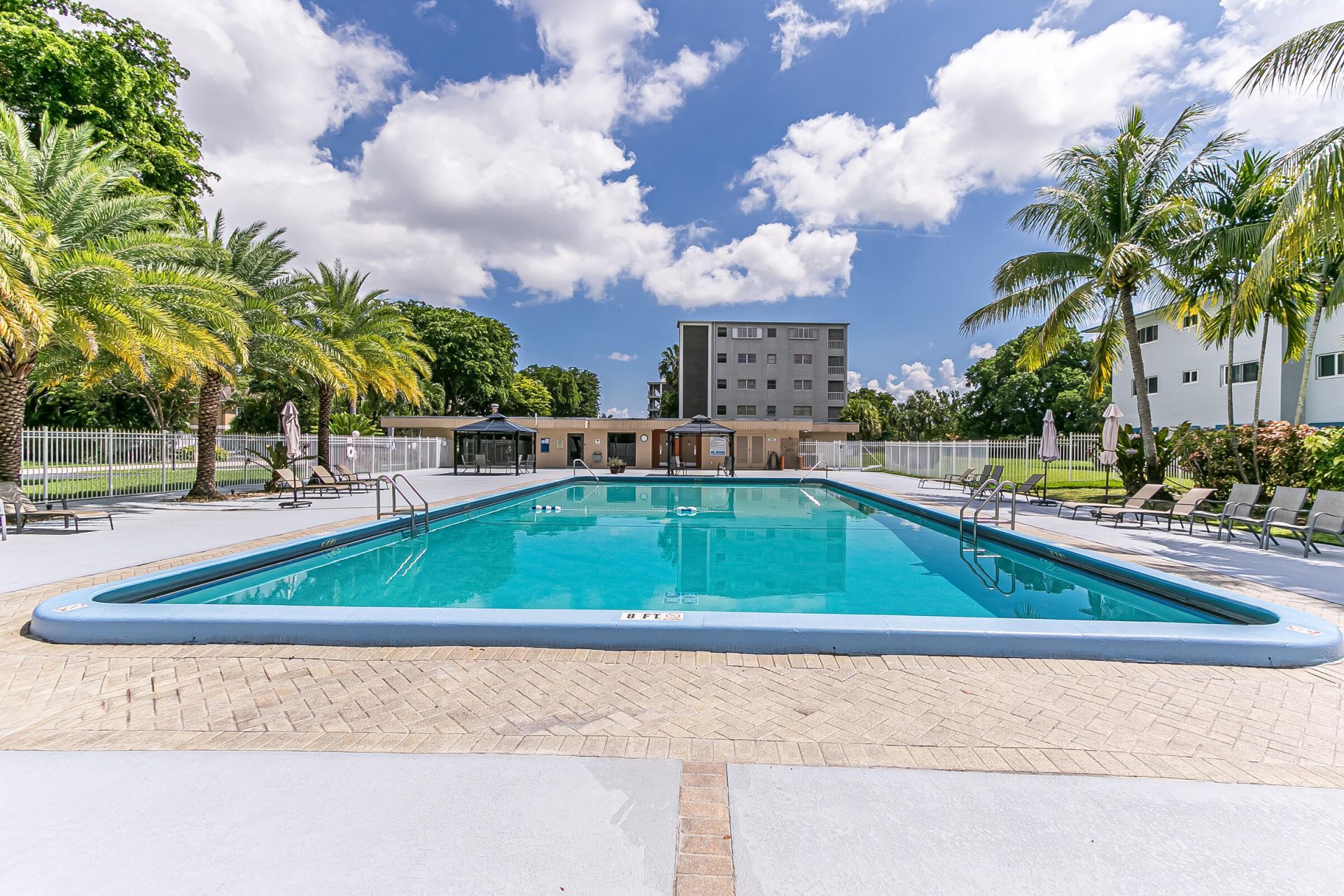 950 Hillcrest Drive, Unit 514, Hollywood, FL 33021 Photo