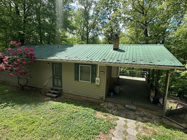 186 View Rd, Alderson, WV 24910