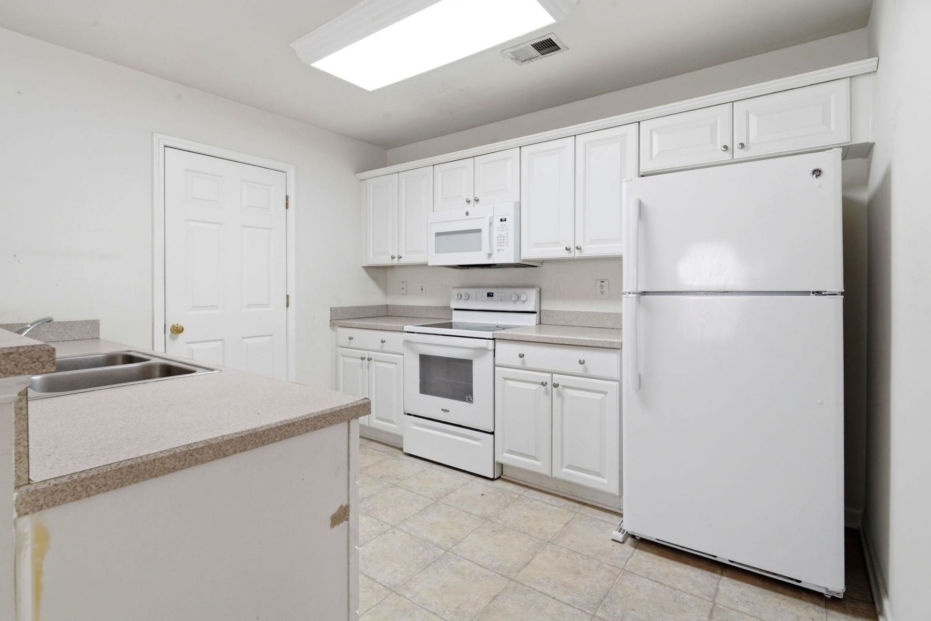 1068 Harvester Circle  Photo 13