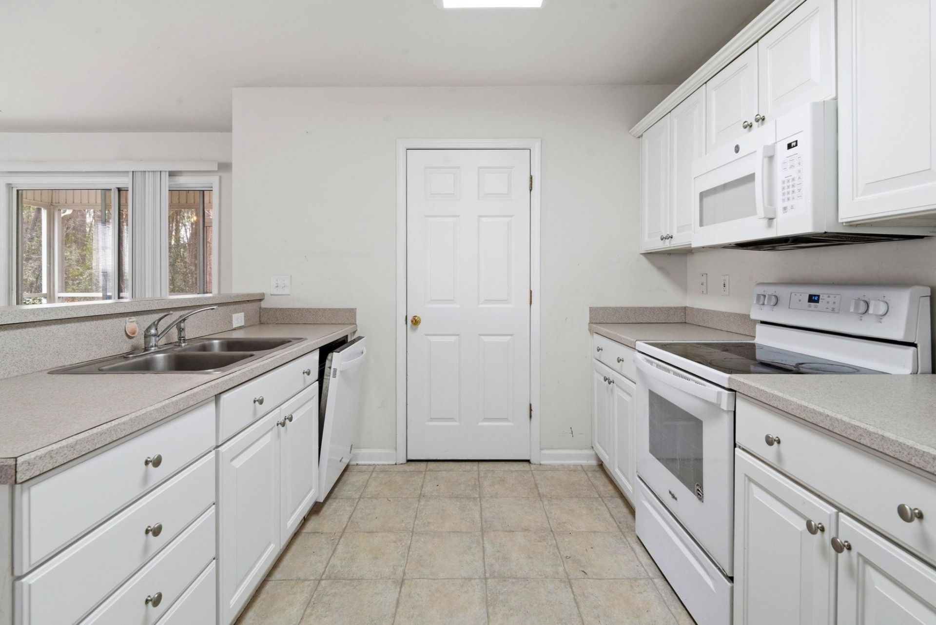 1068 Harvester Circle  Photo 14
