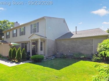 70 Pine Tree Ridge Drive, Waterford Twp, MI 48327