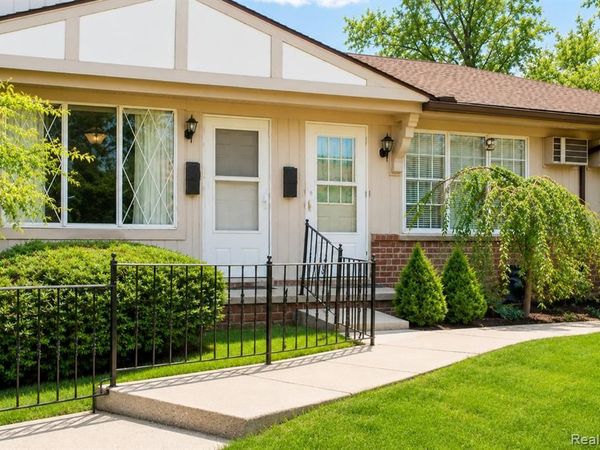 13372 S Horrell Rd. Heritage, South Lyon, MI 48178