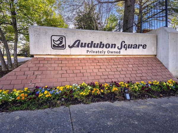 805 CREEKSIDE DR, Unit 105, Memphis, TN 38117