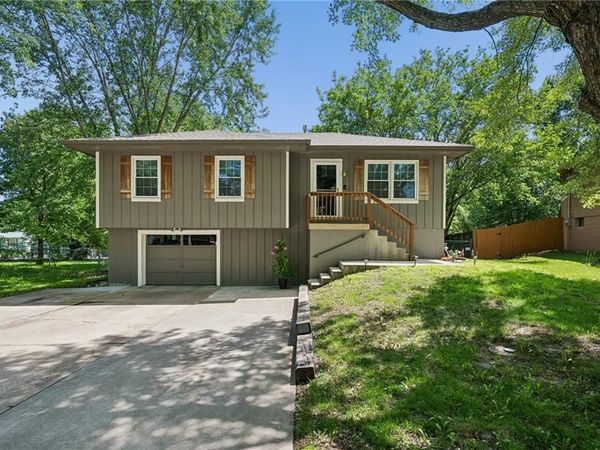 1506 Hawthorn Circle, Pleasant Hill, MO 64080