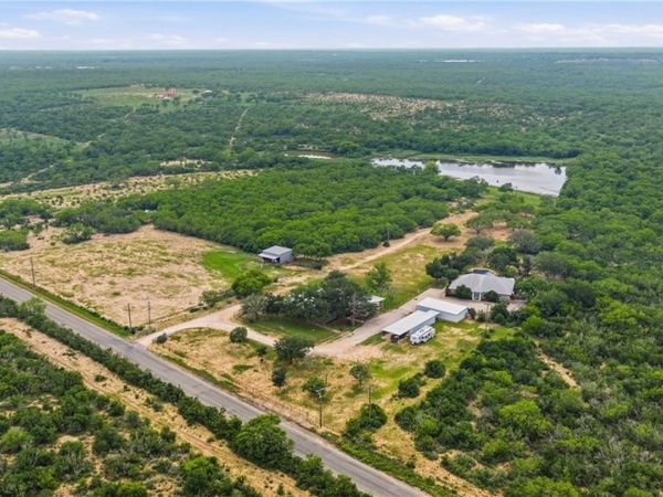 3833 County Road 2880, Bigfoot, TX 78005