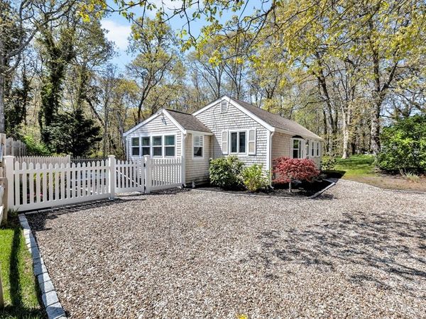8 Patricia Ln, Harwich, MA 02646
