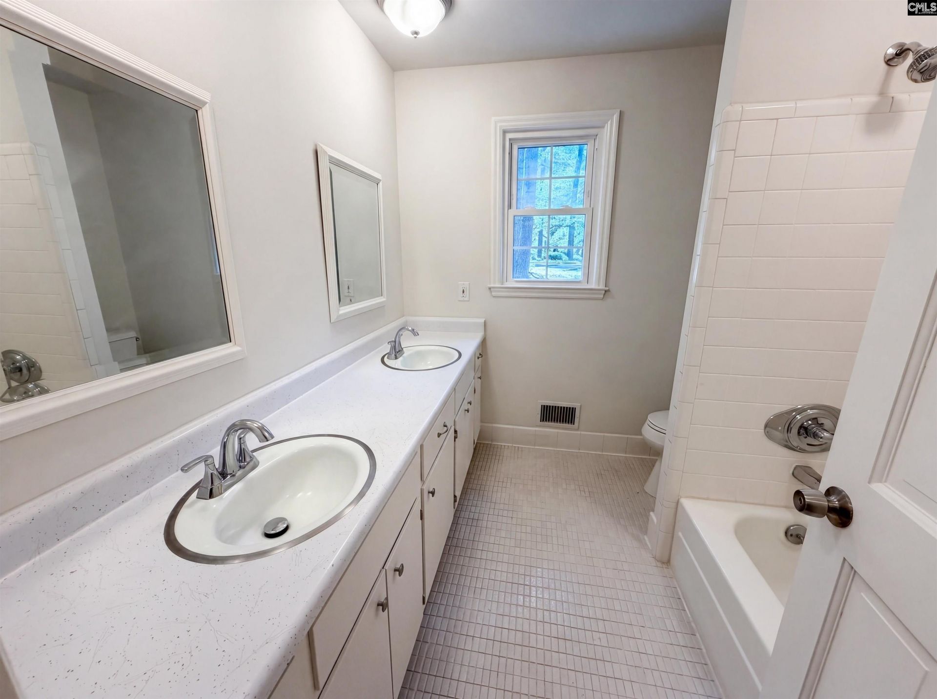 9654 Windsor Lake Boulevard Photo 18