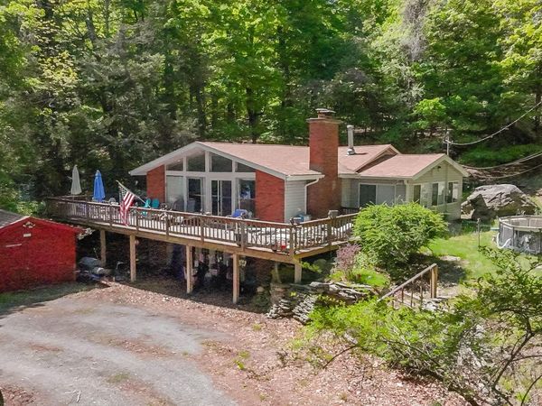 240 W Shore Drive, Hawley, PA 18428