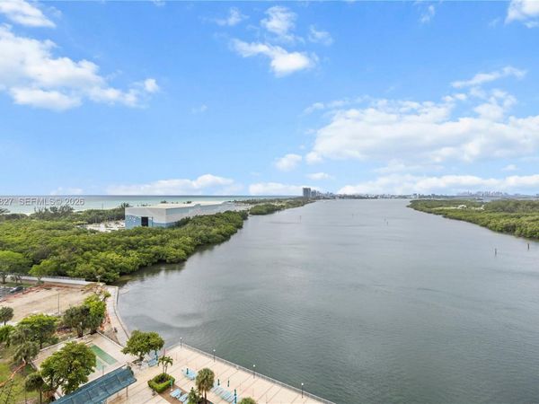 300 Bayview Dr , Unit 1504, Sunny Isles Beach, FL 33160