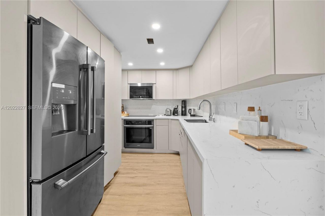 300 Bayview Dr , Unit 1504, Sunny Isles Beach, FL 33160 Photo