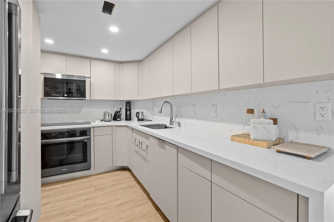 300 Bayview Dr , Unit 1504, Sunny Isles Beach, FL 33160 Photo