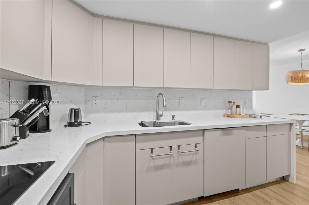 300 Bayview Dr , Unit 1504, Sunny Isles Beach, FL 33160 Photo