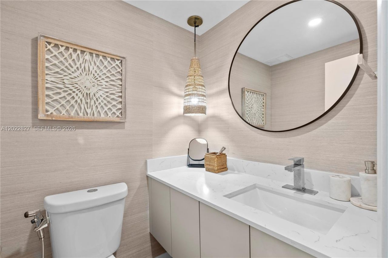 300 Bayview Dr , Unit 1504, Sunny Isles Beach, FL 33160 Photo