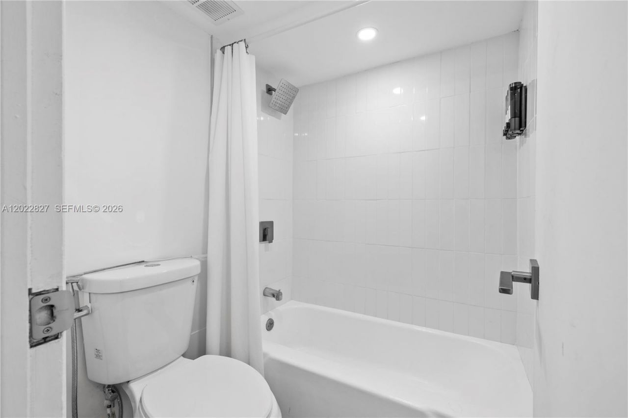 300 Bayview Dr , Unit 1504, Sunny Isles Beach, FL 33160 Photo