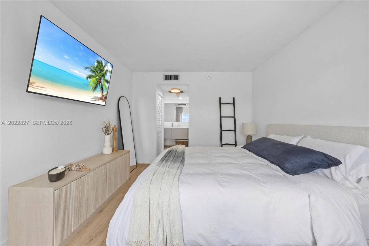 300 Bayview Dr , Unit 1504, Sunny Isles Beach, FL 33160 Photo