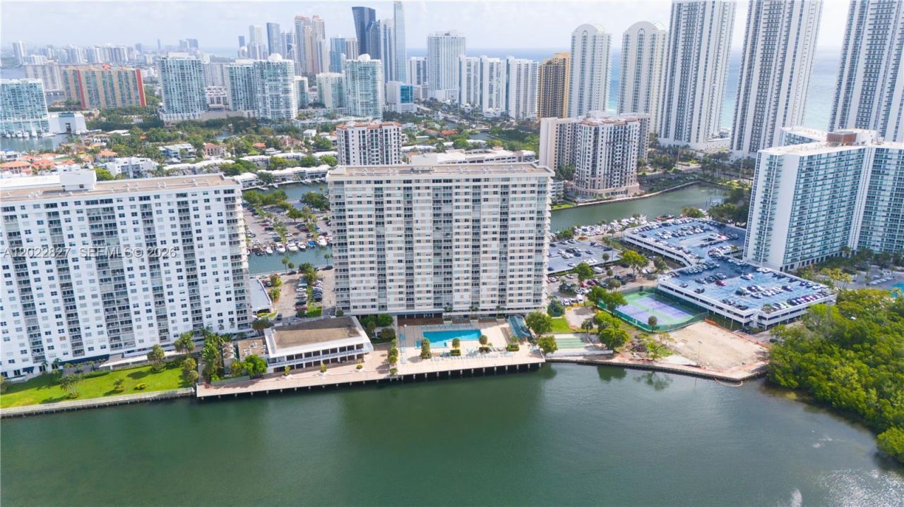 300 Bayview Dr , Unit 1504, Sunny Isles Beach, FL 33160 Photo
