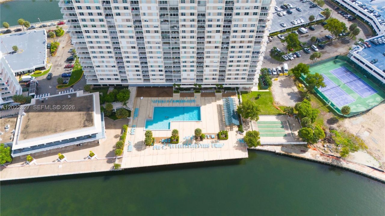 300 Bayview Dr , Unit 1504, Sunny Isles Beach, FL 33160 Photo