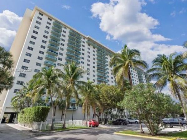 19390 Collins Ave , Unit 817, Sunny Isles Beach, FL 33160