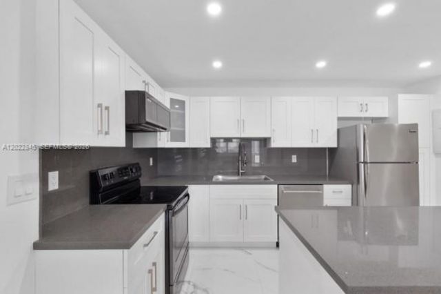 19390 Collins Ave , Unit 817, Sunny Isles Beach, FL 33160 Photo