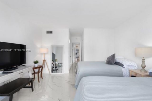19390 Collins Ave , Unit 817, Sunny Isles Beach, FL 33160 Photo