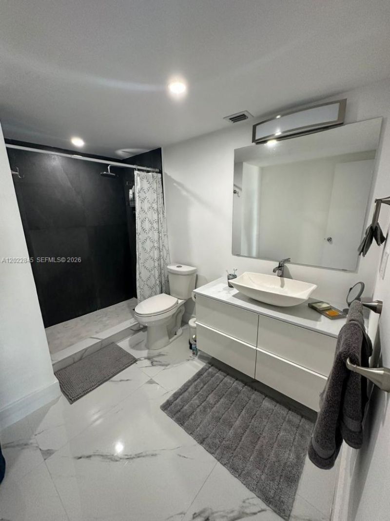19390 Collins Ave , Unit 817, Sunny Isles Beach, FL 33160 Photo