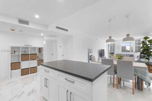 19390 Collins Ave , Unit 817, Sunny Isles Beach, FL 33160 Photo