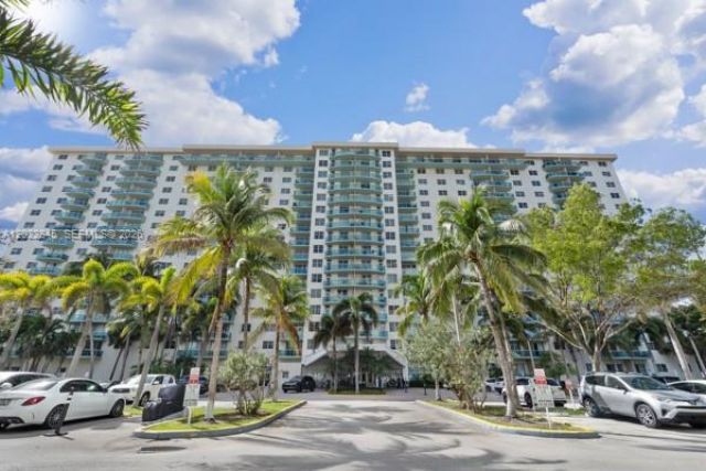 19390 Collins Ave , Unit 817, Sunny Isles Beach, FL 33160 Photo