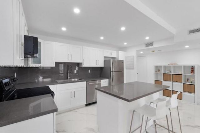 19390 Collins Ave , Unit 817, Sunny Isles Beach, FL 33160 Photo