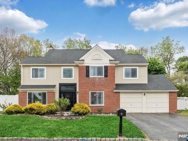 9 Fox Chase Road, Jefferson Township, NJ 07438