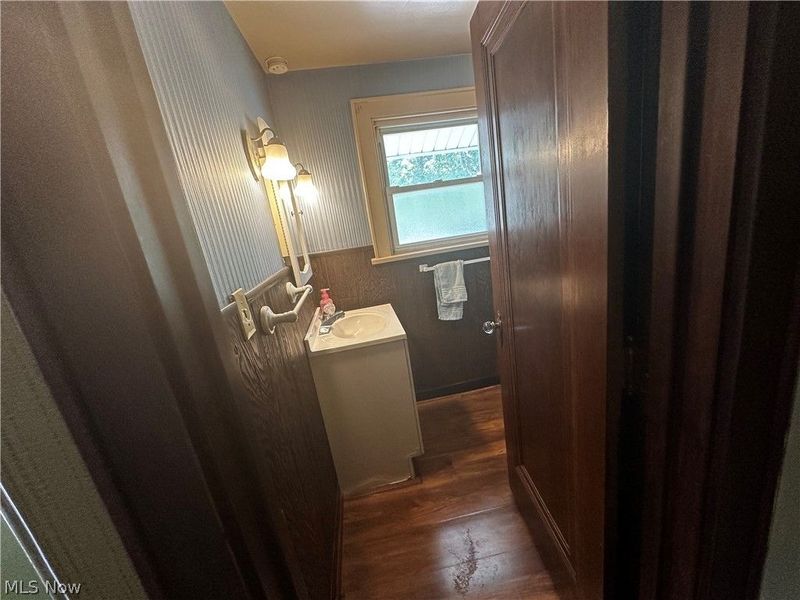 513 W Waterloo Road, Akron, OH 44314 Photo 8