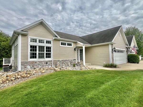 115 Stony Ridge Court, Hillsdale, MI 49242