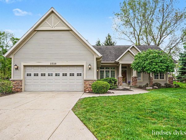 2320 Red Oak Court NW, Grand Rapids, MI 49504