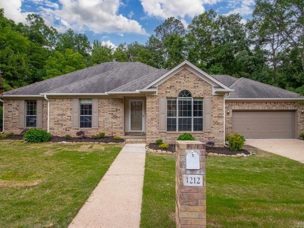 1212 River Oaks Drive , Benton, AR 72019