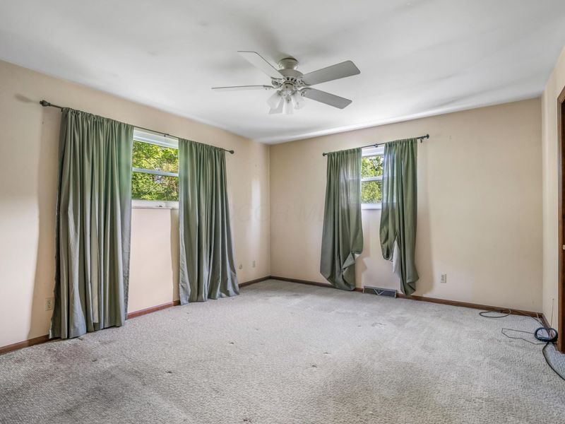 1293 W Old Henderson Road, Columbus, OH 43220 Photo 13