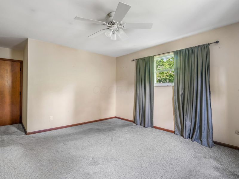 1293 W Old Henderson Road, Columbus, OH 43220 Photo 14