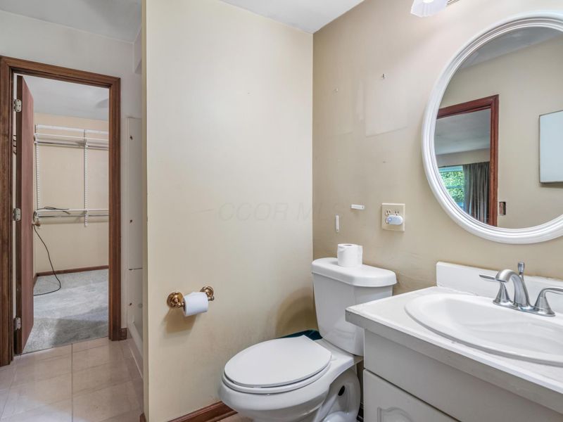 1293 W Old Henderson Road, Columbus, OH 43220 Photo 16