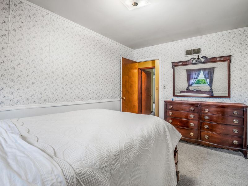 1293 W Old Henderson Road, Columbus, OH 43220 Photo 18