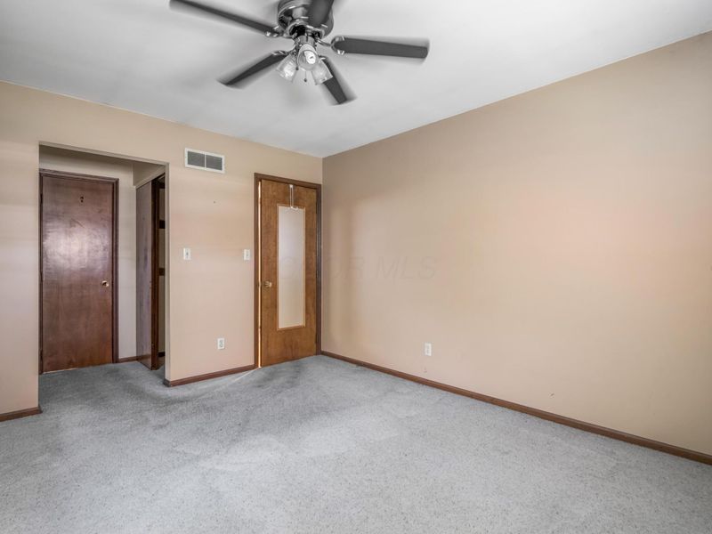 1293 W Old Henderson Road, Columbus, OH 43220 Photo 19