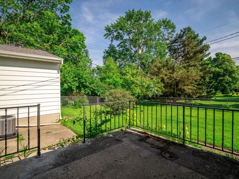 1293 W Old Henderson Road, Columbus, OH 43220 Photo 25