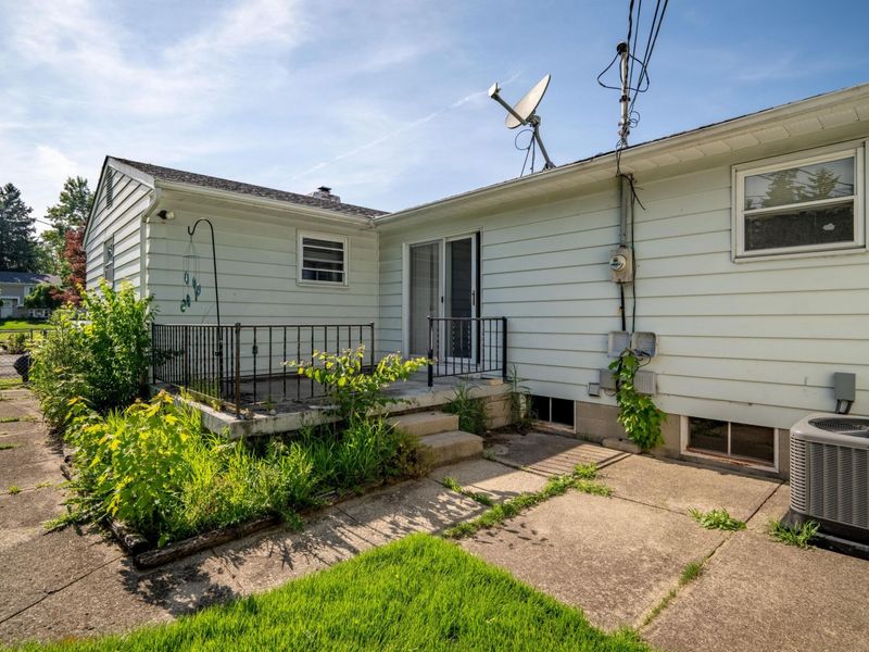 1293 W Old Henderson Road, Columbus, OH 43220 Photo 26