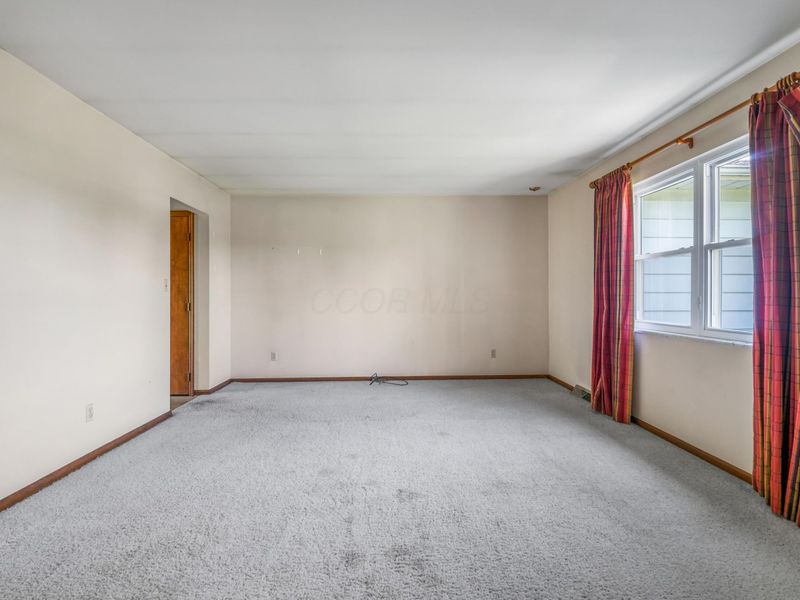 1293 W Old Henderson Road, Columbus, OH 43220 Photo 4