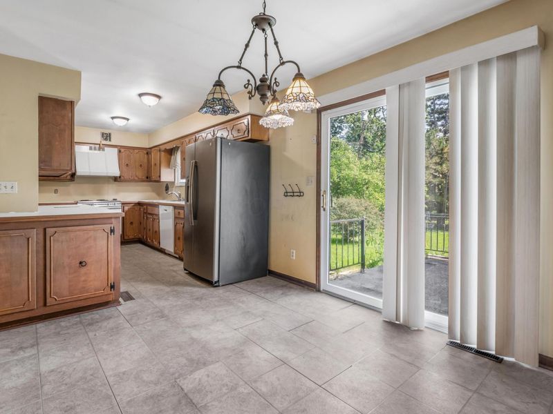 1293 W Old Henderson Road, Columbus, OH 43220 Photo 7